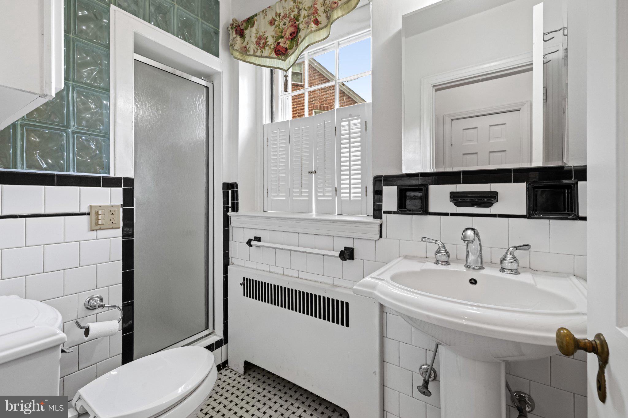600 Hastings Road Baltimore, MD 21286 - Photo 28 of 64 Bathroom main level