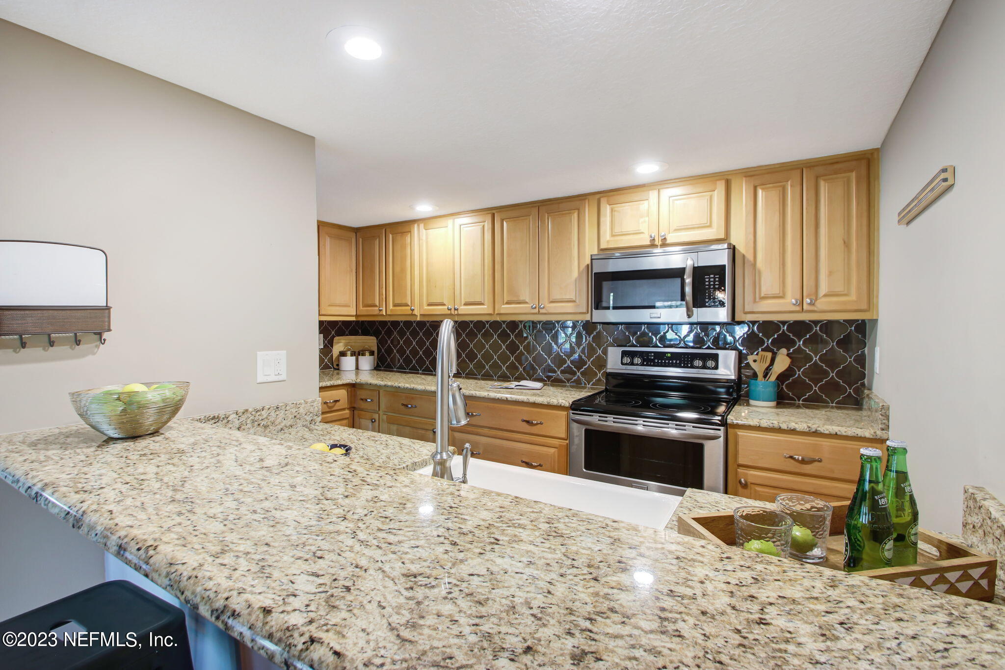 5514 Stanford Road Jacksonville, FL 32207 - Photo 15 of 33 Kitchen/Bar Area