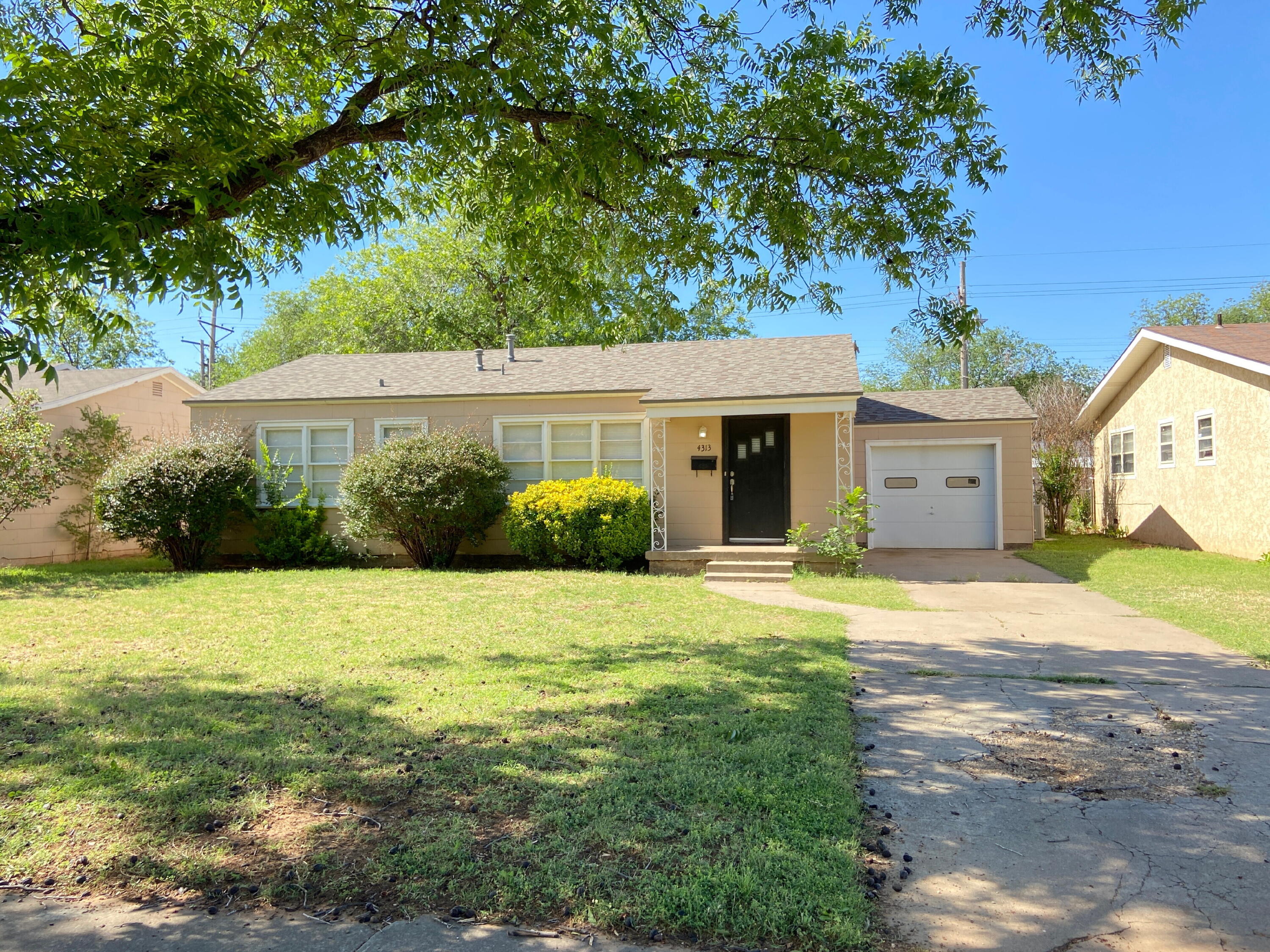 4313 31st Street Lubbock, TX 79410 - Photo 1 of 18 IMG_3881