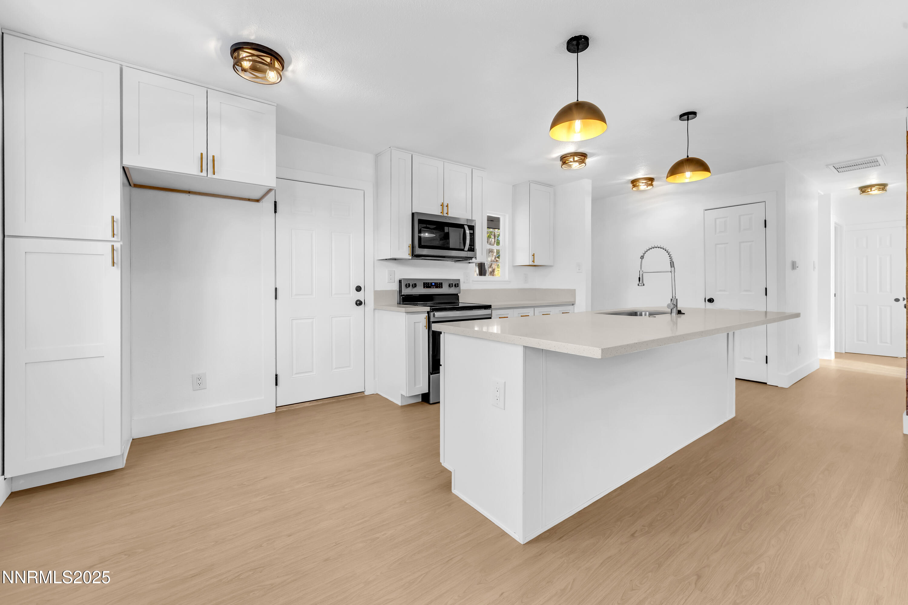 650 Lancaster Drive Reno, NV 89506 - Photo 4 of 27 Lancaster650-007