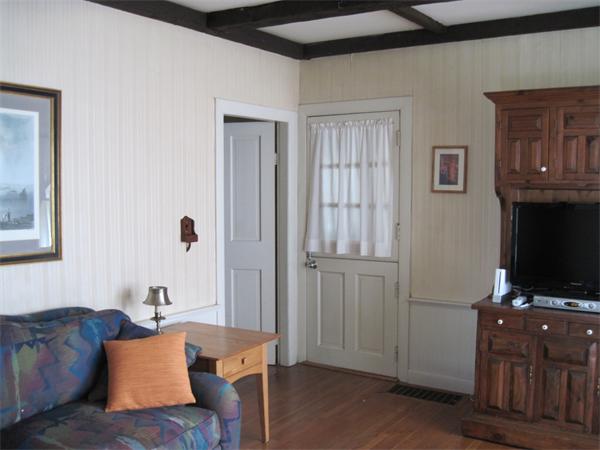 2 Warren Avenue Reading, MA 01867 - Photo 10 of 24 Gallery Image 10