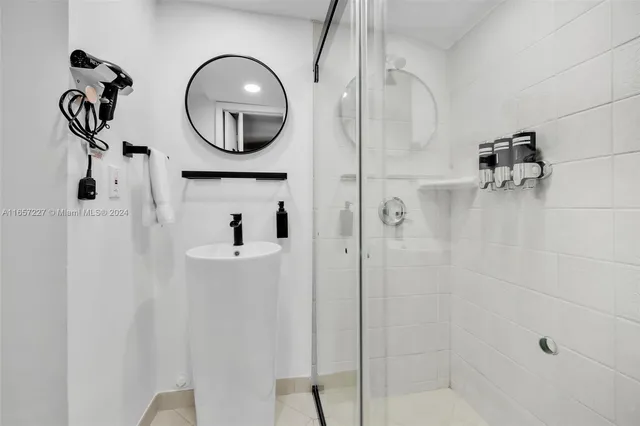 $6,800 | 5830 Northeast 14th Road, Fort Lauderdale, FL 33334