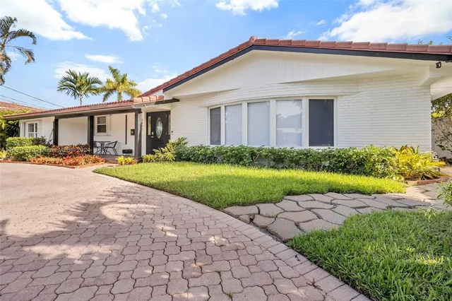 $6,800 | 5830 Northeast 14th Road, Fort Lauderdale, FL 33334