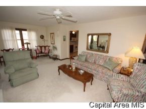 2528 Columbus Circle Springfield, IL 62703 - Photo 3 of 9