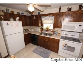 2528 Columbus Circle Springfield, IL 62703 - Photo 4 of 9