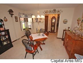 2528 Columbus Circle Springfield, IL 62703 - Photo 5 of 9