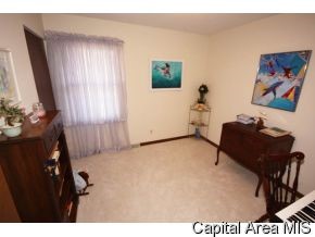 2528 Columbus Circle Springfield, IL 62703 - Photo 7 of 9