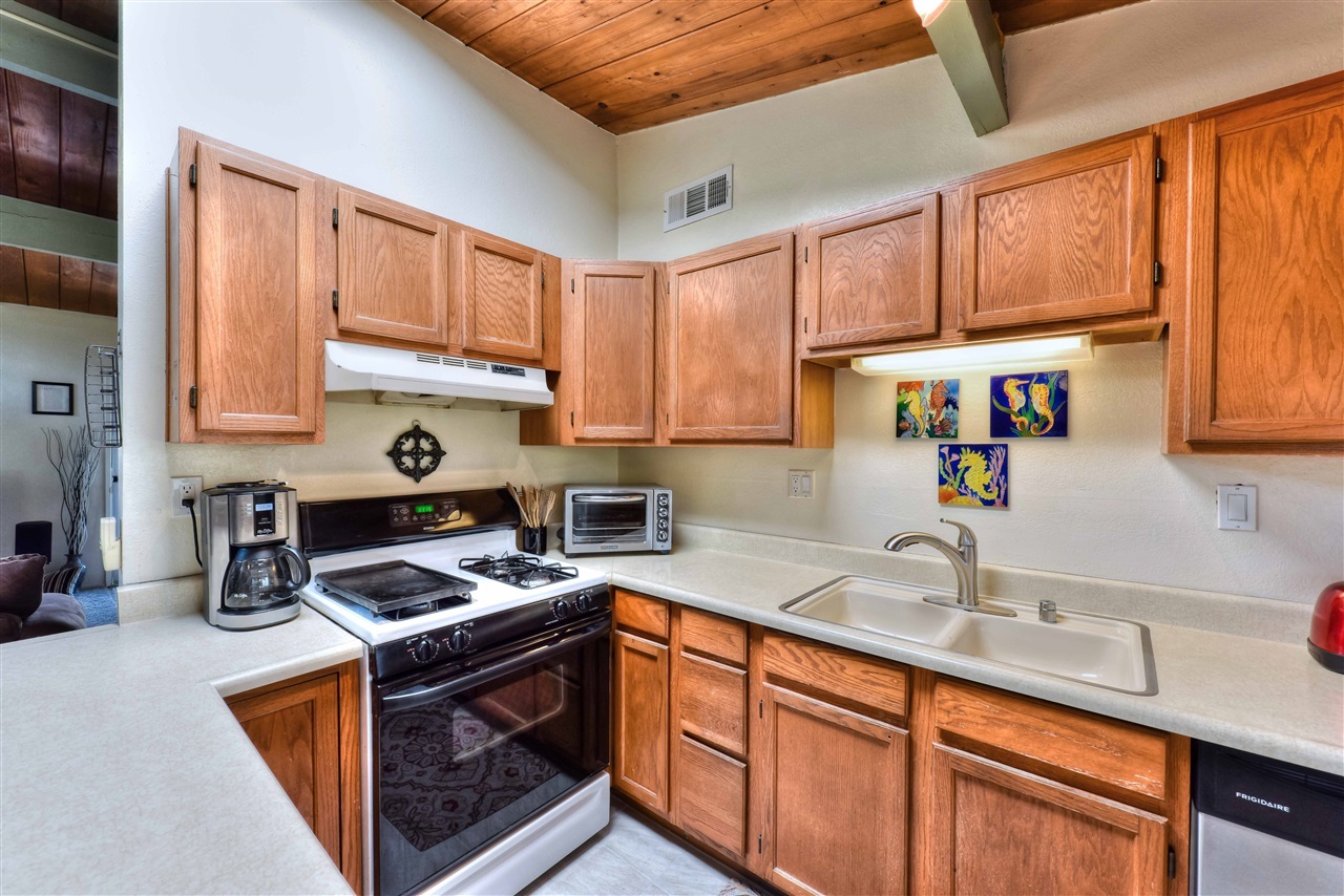 9236 Fanita Rancho Road Santee, CA 92071 - Photo 10 of 22 Gallery Image 10