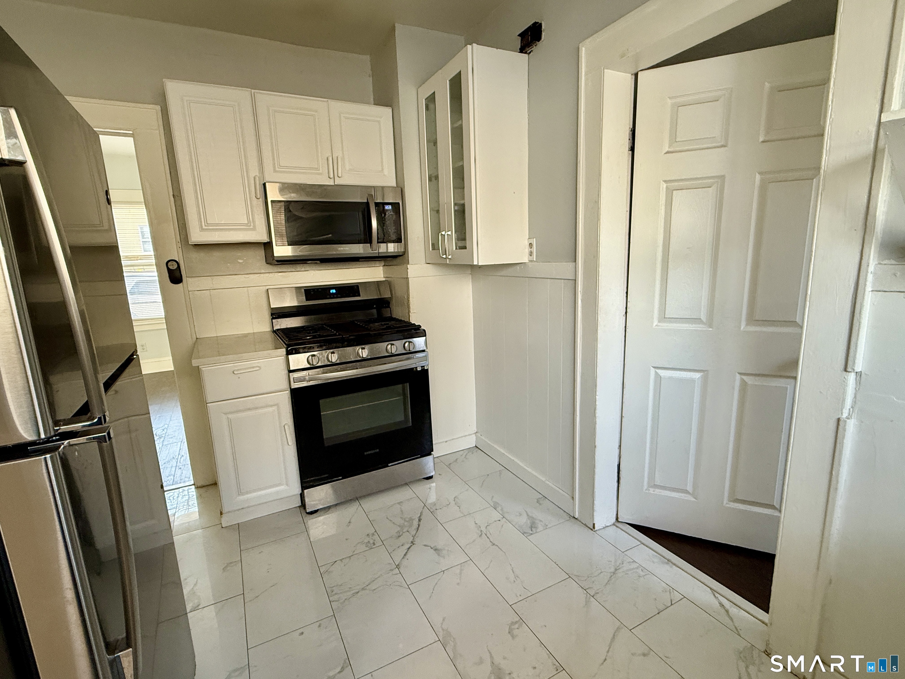 95 Pope Street Fairfield, CT 06825 - Photo 4 of 11