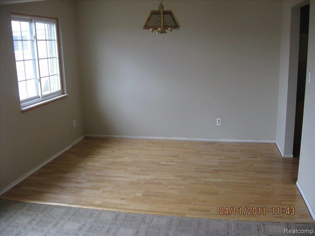 1500 Normandy Road, Unit 29 Clawson, MI 48017 - Photo 4 of 7 Normandy, 1500- dining room