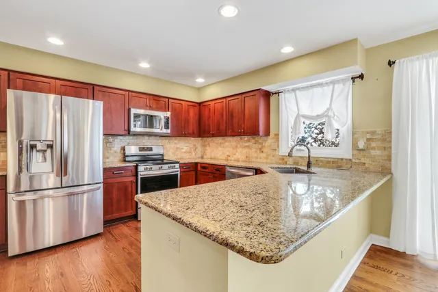 $3,800 | 1000 Cumberland Lane, Buffalo Grove, IL 60089