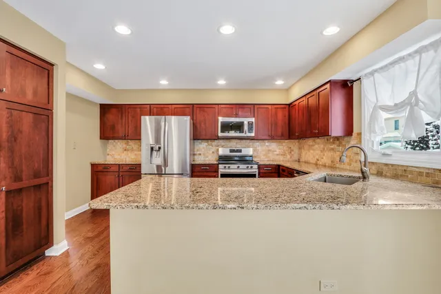 $3,800 | 1000 Cumberland Lane, Buffalo Grove, IL 60089