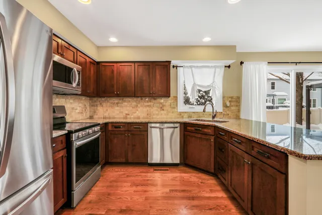 $3,800 | 1000 Cumberland Lane, Buffalo Grove, IL 60089