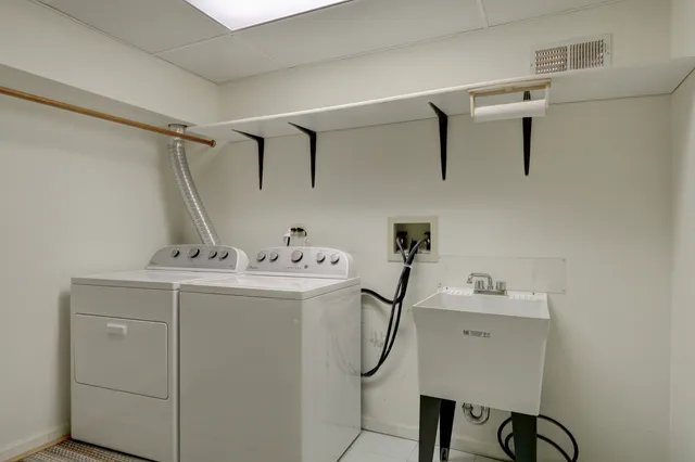 $3,800 | 1000 Cumberland Lane, Buffalo Grove, IL 60089