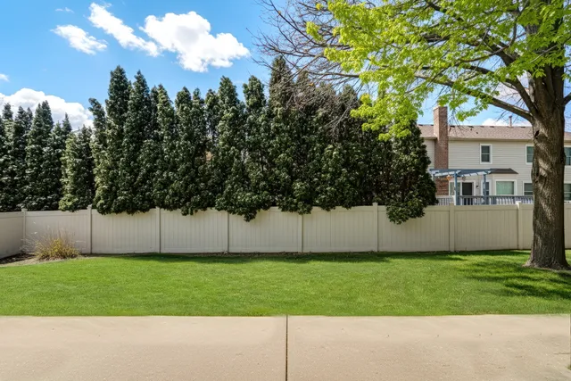 $3,800 | 1000 Cumberland Lane, Buffalo Grove, IL 60089