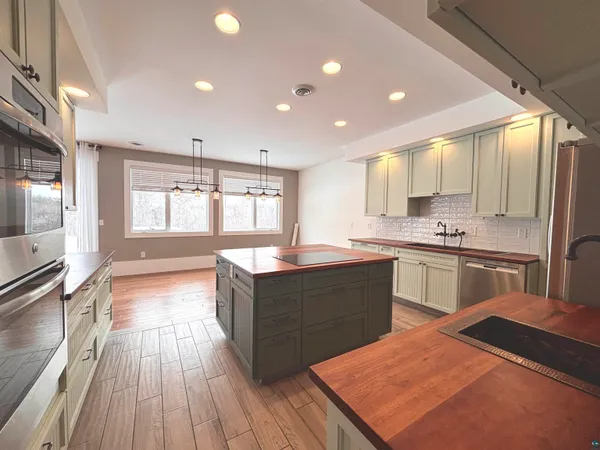 $879,000 | 2718 Northridge Drive, Duluth, MN 55811