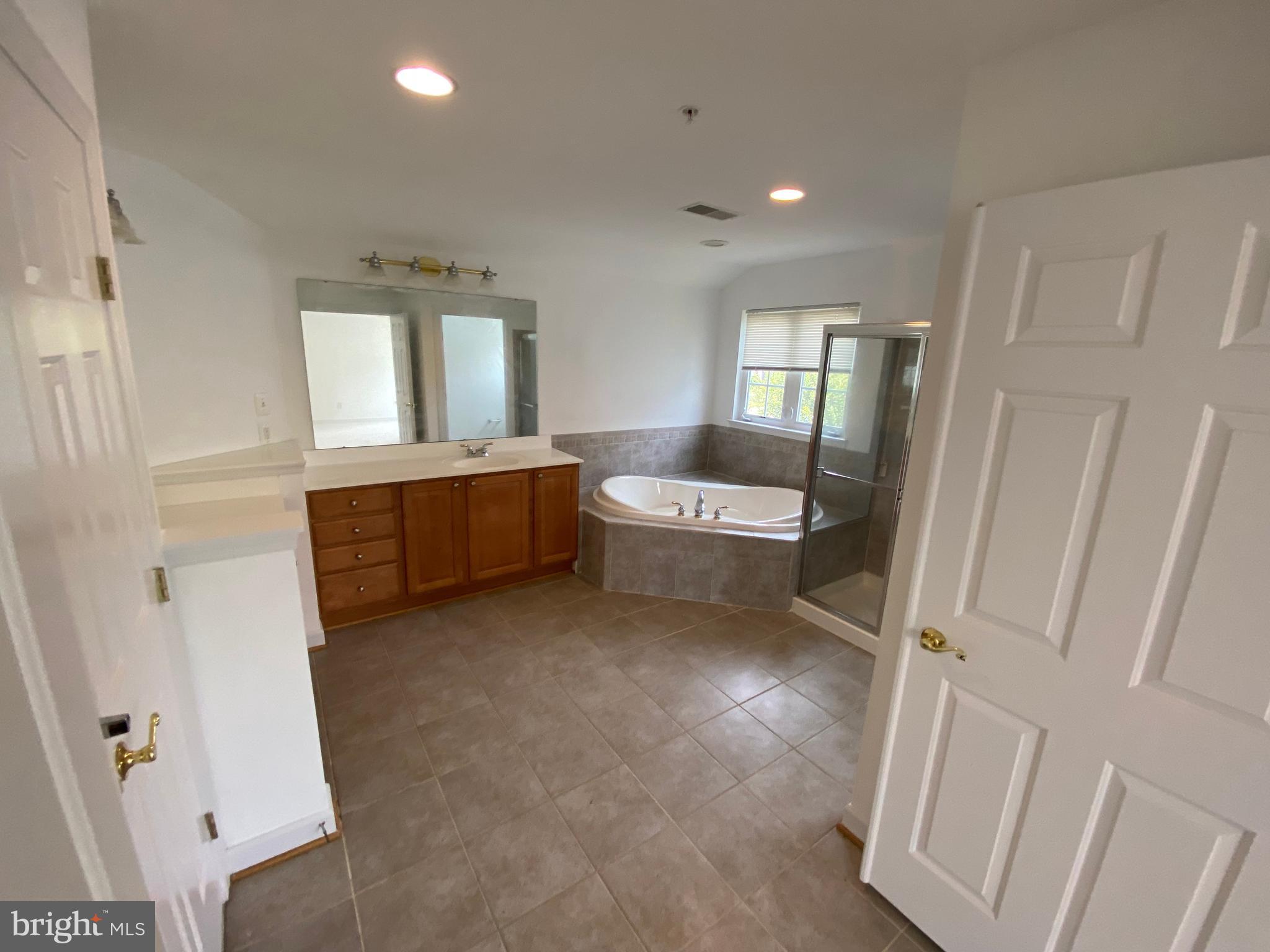 210 Potomac Ridge Drive Fort Washington, MD 20744 - Photo 38 of 45 Master Bathroom