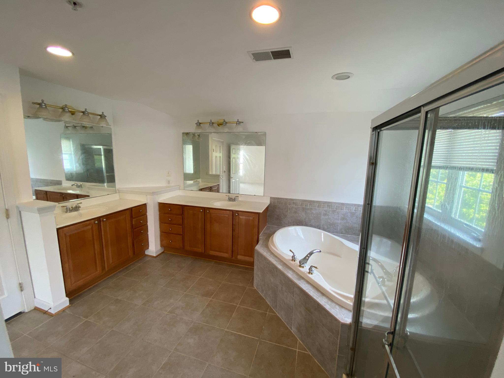 210 Potomac Ridge Drive Fort Washington, MD 20744 - Photo 39 of 45 Master Bathroom