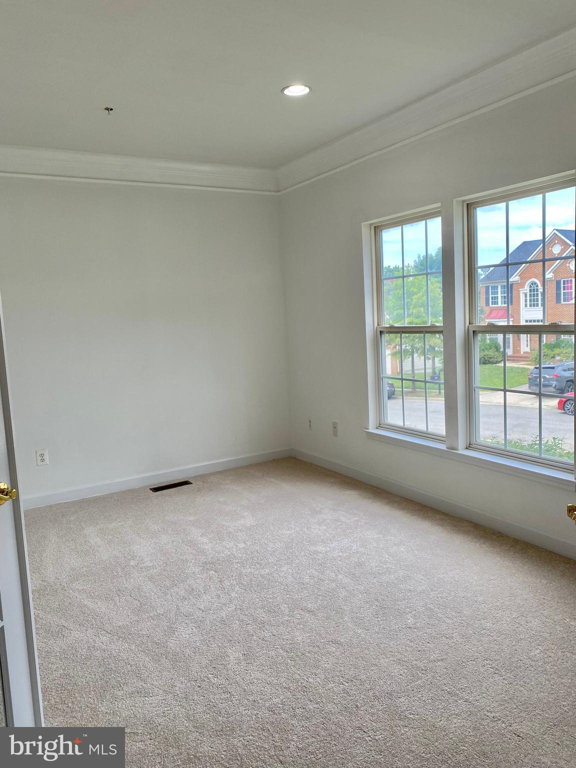 210 Potomac Ridge Drive Fort Washington, MD 20744 - Photo 10 of 45 Library