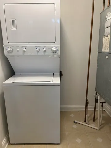 a close up view of a washer and dryer
