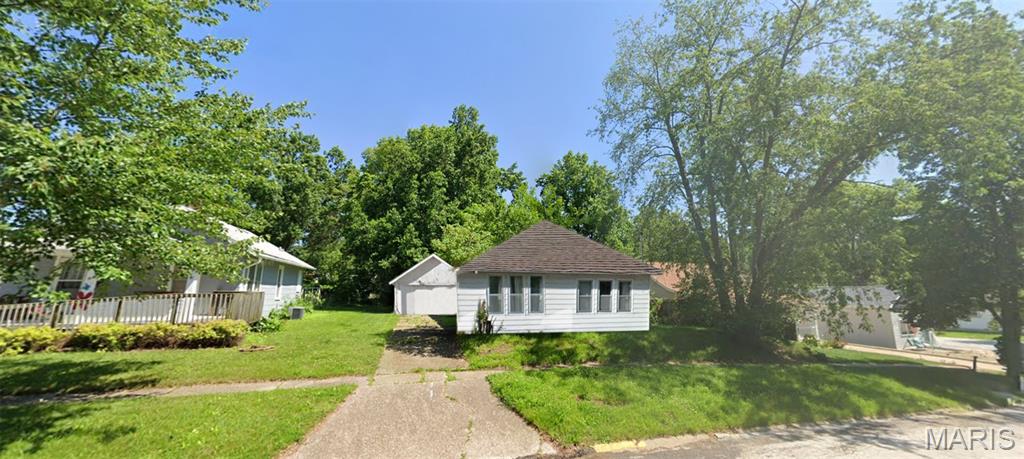 236 West Fisk Street Macomb, IL 61455 - Photo 1 of 3