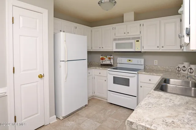 $1,700 | 2008 Penncross Drive, Greenville, NC 27834