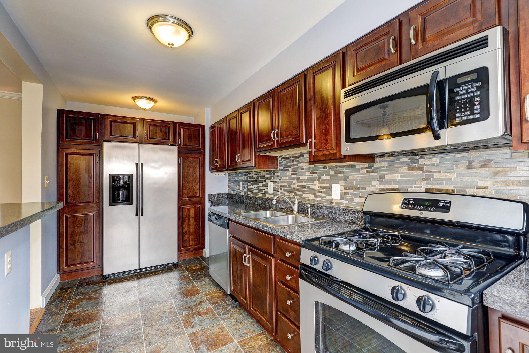 822 Cooks Lane Baltimore, MD 21229 - Photo 12 of 32 Kitchen
