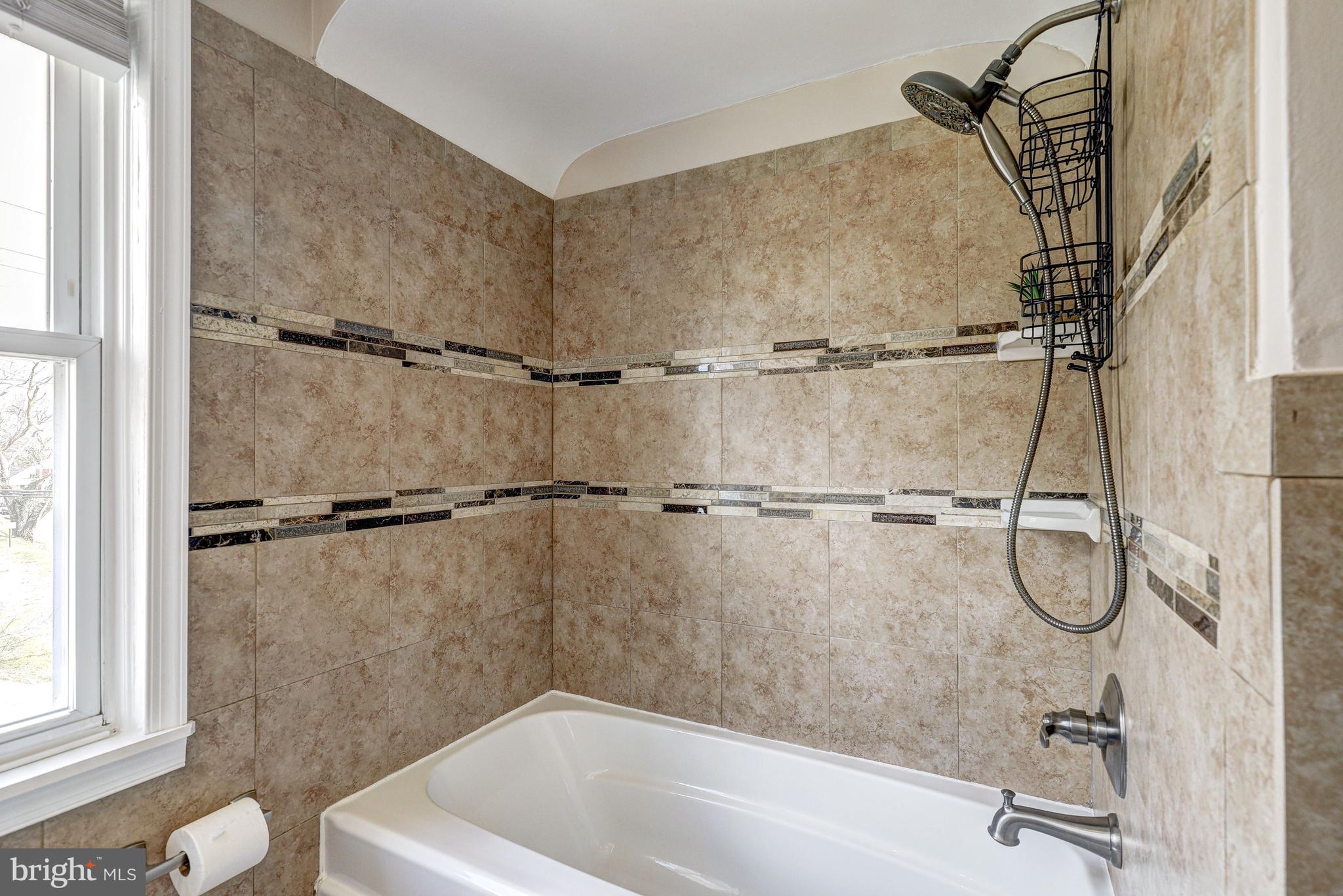 822 Cooks Lane Baltimore, MD 21229 - Photo 19 of 32 Bath