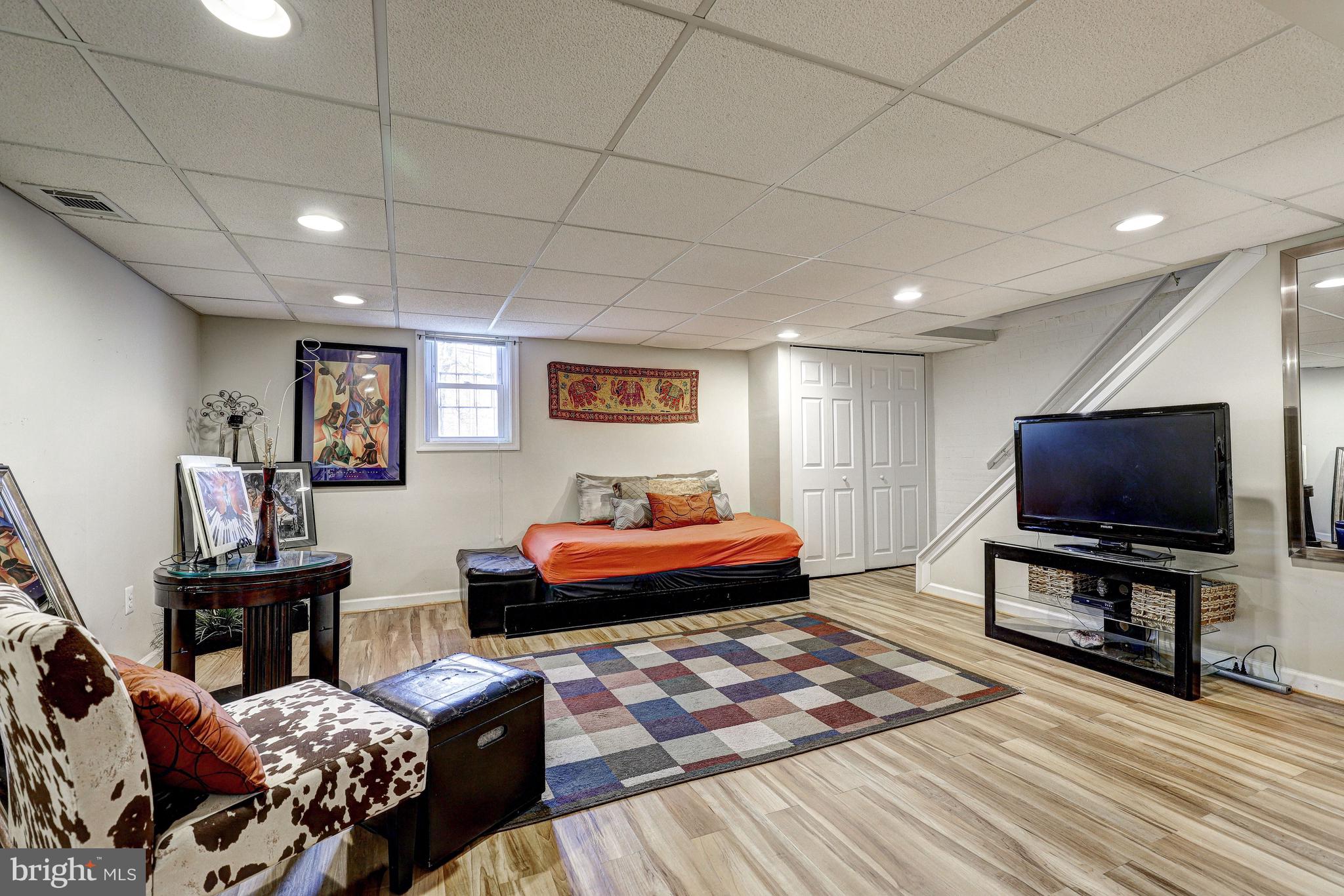 822 Cooks Lane Baltimore, MD 21229 - Photo 21 of 32 Family Room
