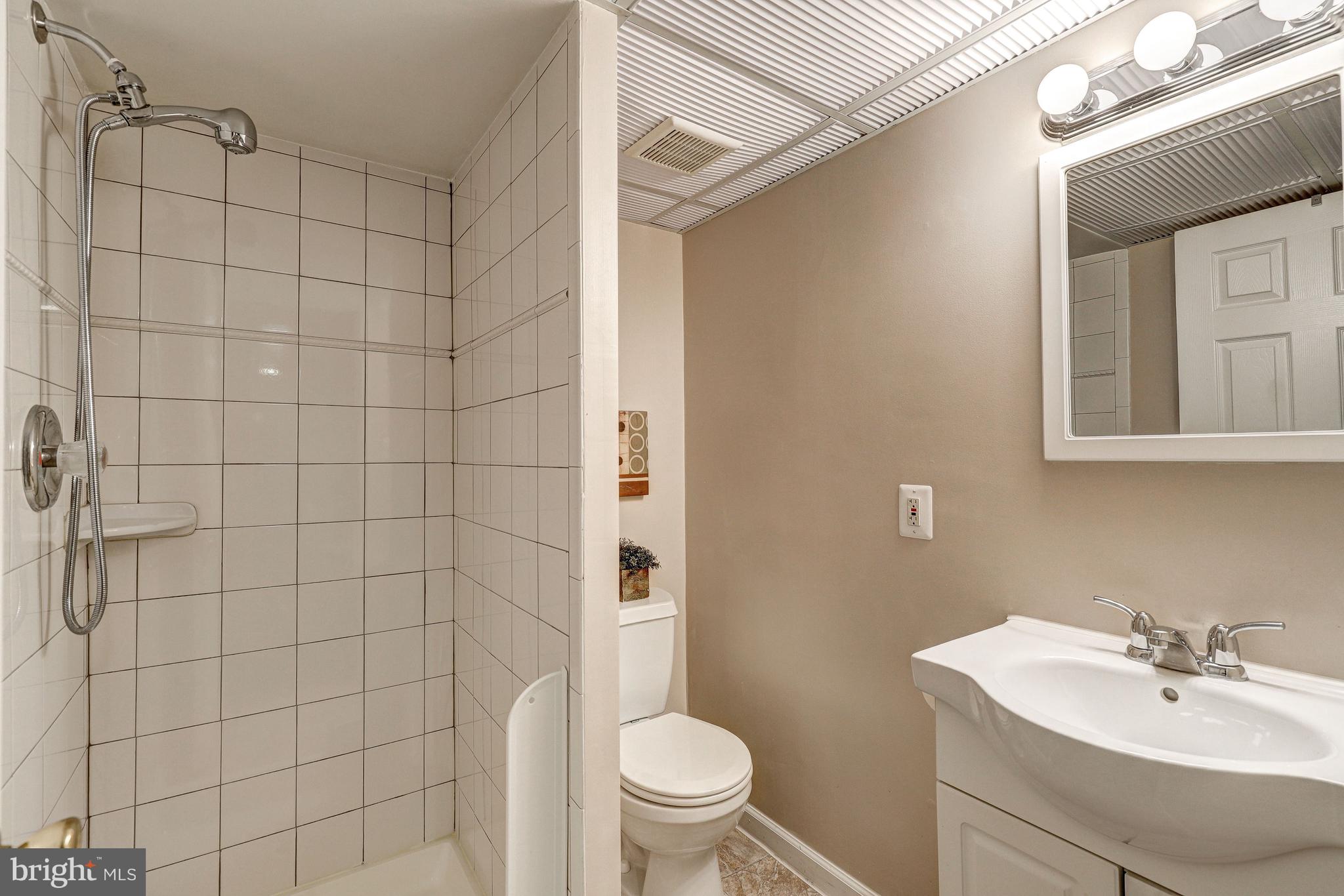 822 Cooks Lane Baltimore, MD 21229 - Photo 24 of 32 Bath