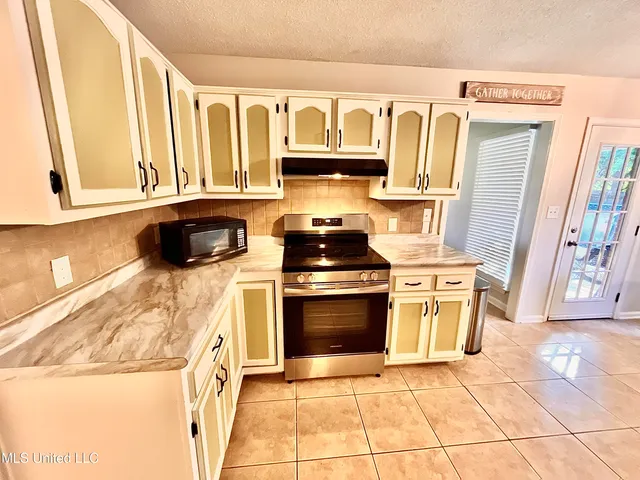 $260,000 | 103 Keestone Drive, Senatobia, MS 38668