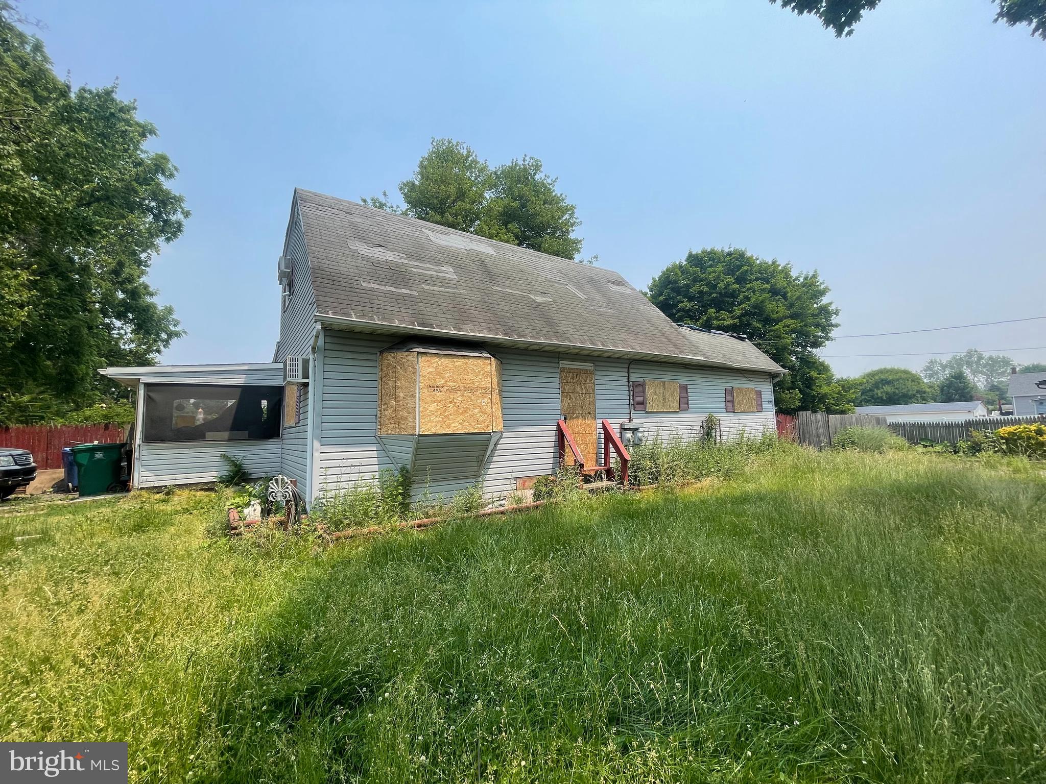 1130 Edgely Road Bristol, PA 19007 - Photo 2 of 9