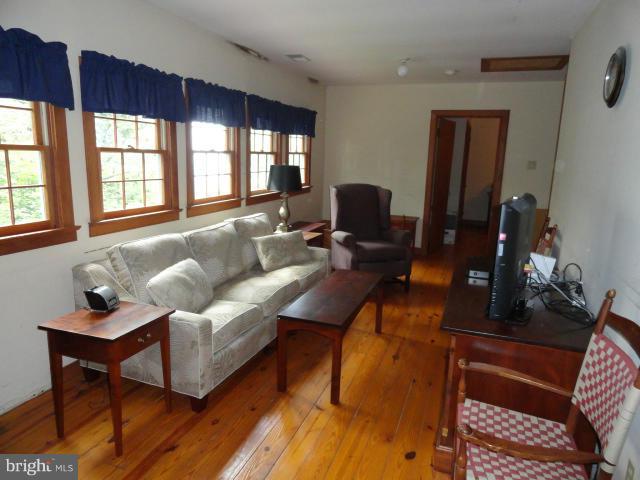 238 Forest Ridge Lane Bluemont, VA 20135 - Photo 18 of 29 Interior (General)