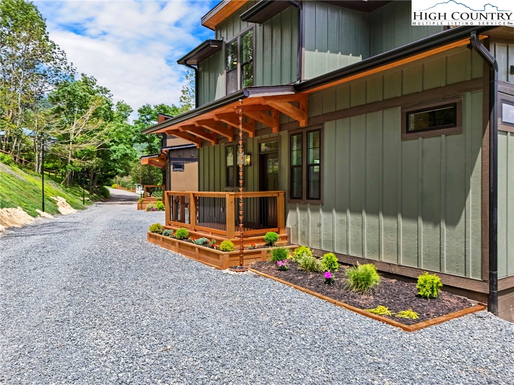 419 Snow Cloud Drive Banner Elk, NC 28604 - Photo 2 of 34