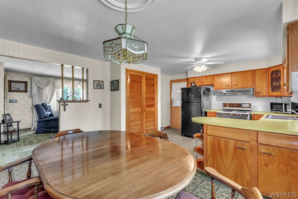 638 Borden Road Cheektowaga, NY 14227 - Photo 16 of 41 Eat in kitchen dinette area