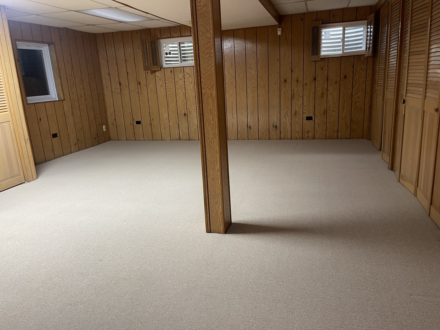 1964 Crescent Lane Hoffman Estates, IL 60169 - Photo 6 of 11 a view of an empty room