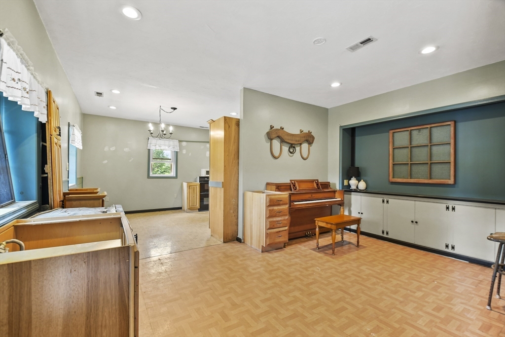 9 Princeton Road Sterling, MA 01564 - Photo 6 of 25 Gallery Image 6