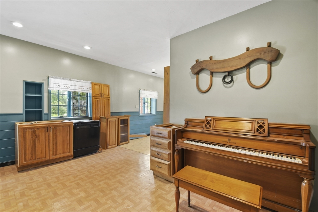 9 Princeton Road Sterling, MA 01564 - Photo 7 of 25 Gallery Image 7