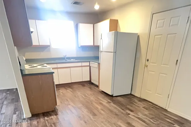 $1,200 | 17022 East Roadrunner Road, Unit A, Mayer, AZ 86333