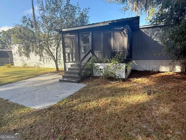 a view of a house with backyard and garden