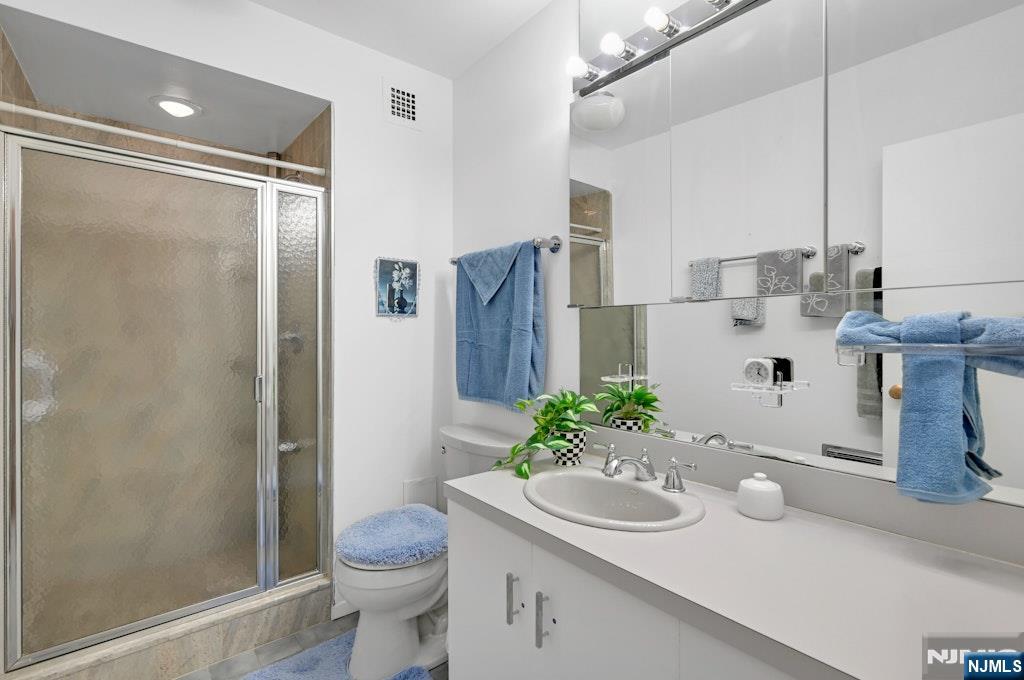 5 Horizon Road, Unit 2909 Fort Lee, NJ 07024 - Photo 15 of 29 a bathroom with a sink toilet and shower