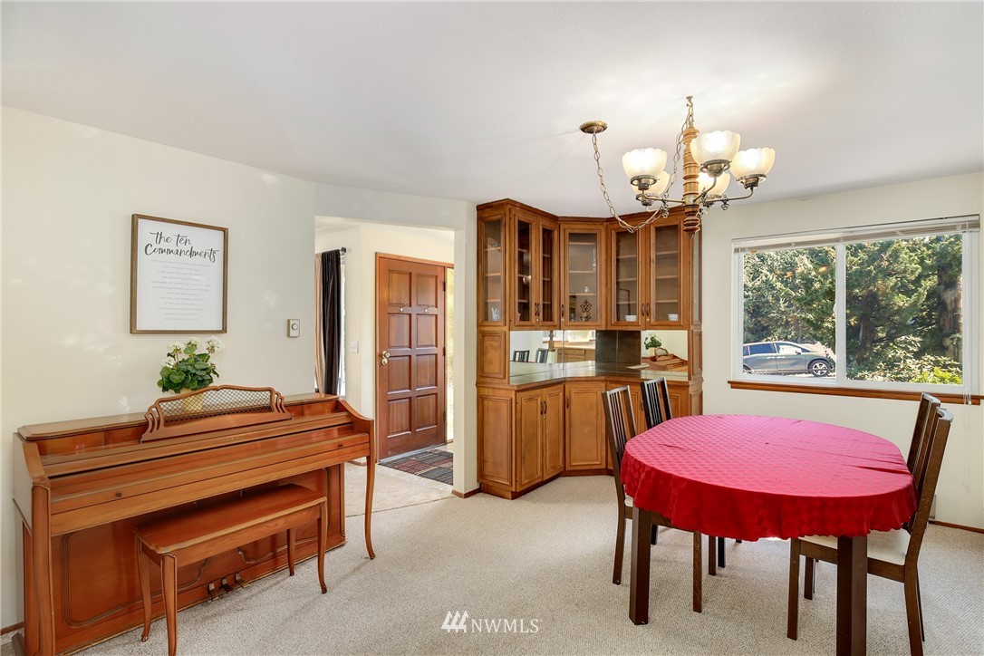 11311 162nd Avenue Southeast Renton, WA 98059 - Photo 3 of 24 Gallery Image 3