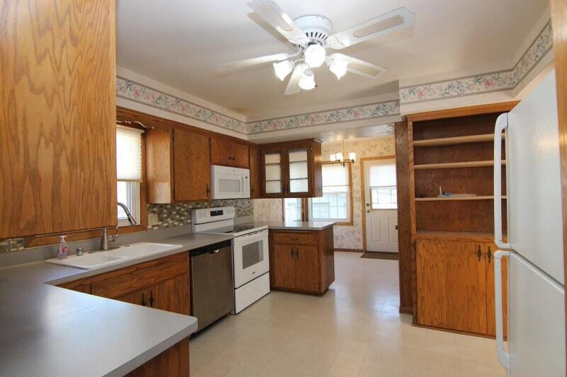 514 East Maple Street Horicon, WI 53032 - Photo 12 of 29 kitchen