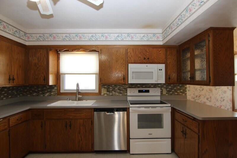 514 East Maple Street Horicon, WI 53032 - Photo 14 of 29 appliances included