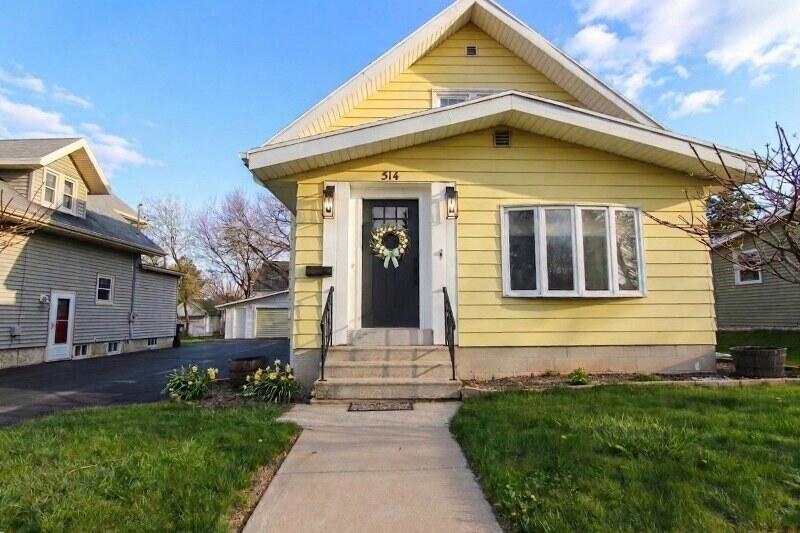 514 East Maple Street Horicon, WI 53032 - Photo 2 of 29 bow window
