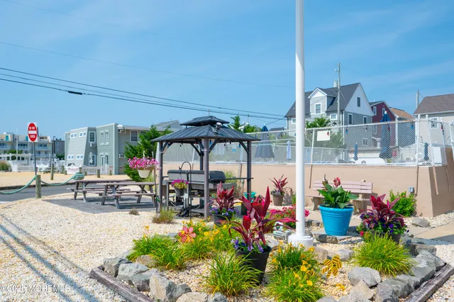 a view of building with an outdoor space