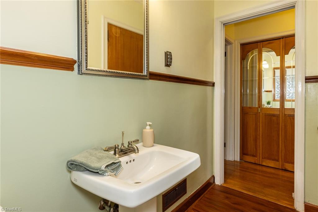 810 West Ray Avenue High Point, NC 27262 - Photo 40 of 48