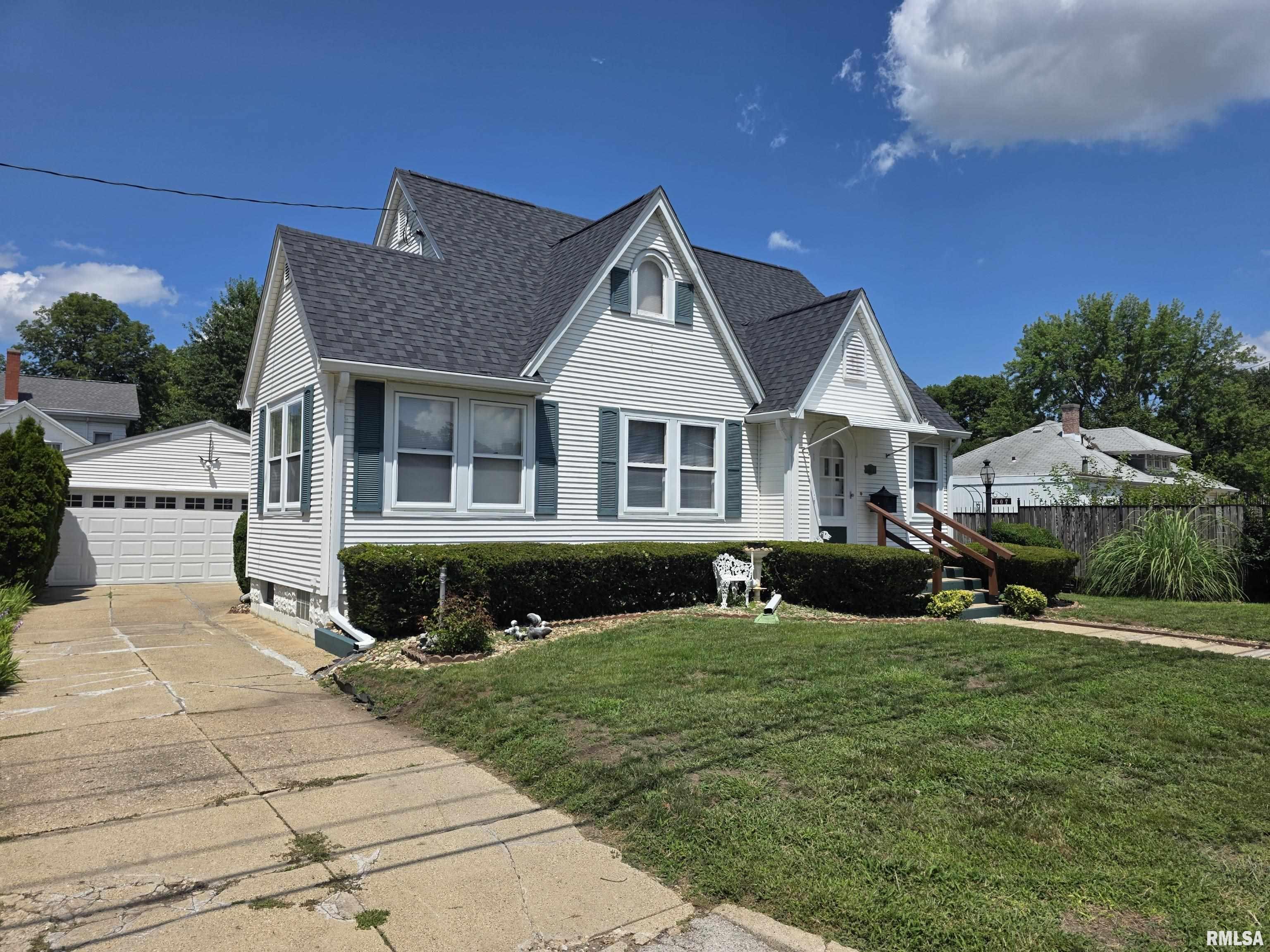 607 McLean Street Pekin, IL 61554 - Photo 4 of 55 Gallery Image 4