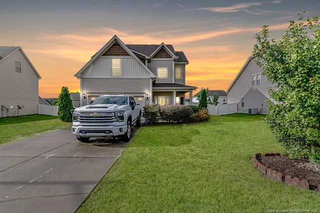 a view of a house with a backyard