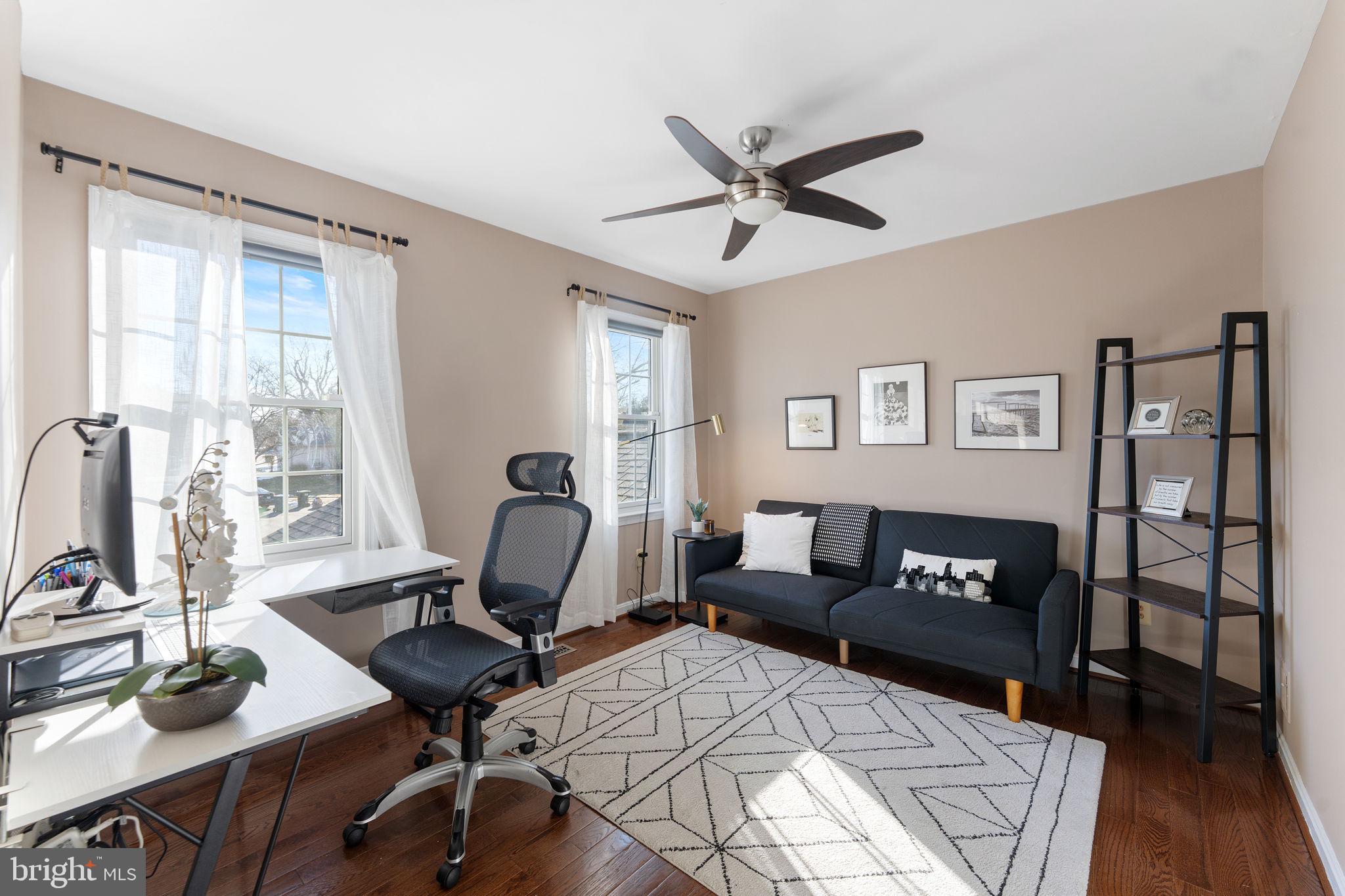 6140 Ramshorn Drive McLean, VA 22101 - Photo 29 of 72 a living room with furniture